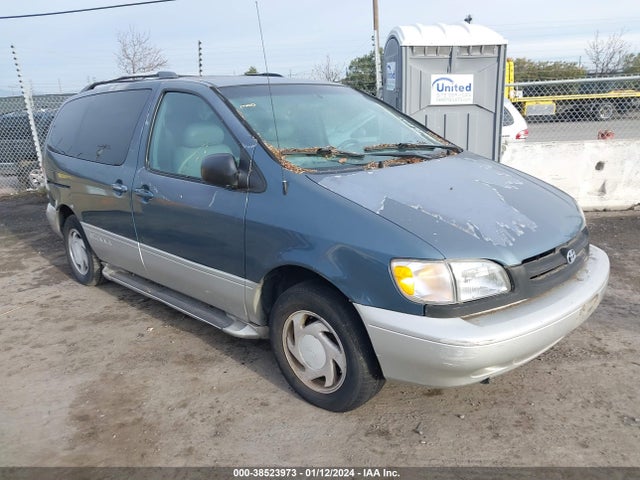 2000 TOYOTA SIENNA XLE VIN: 4T3ZF13C3YU258571