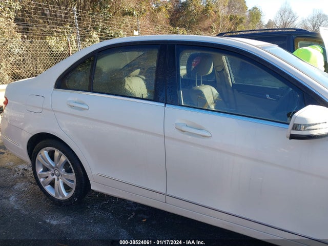2011 MERCEDES-BENZ C 300 LUXURY/SPORT VIN: WDDGF5EBXBR157804