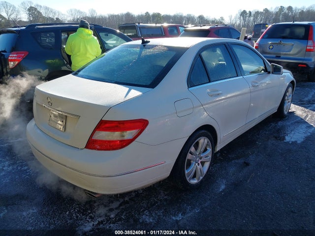 2011 MERCEDES-BENZ C 300 LUXURY/SPORT VIN: WDDGF5EBXBR157804