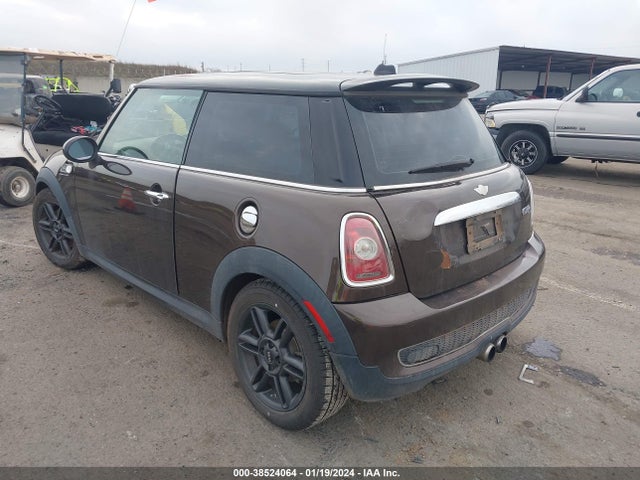 2010 MINI COOPER S WMWMF7C51ATZ72008 Photo 2