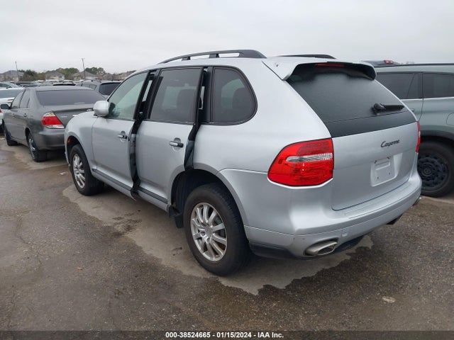 2010 PORSCHE CAYENNE WP1AA2AP0ALA04220 Photo 2