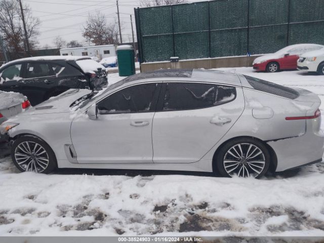 KNAE25LA1J6021985 KIA Stinger Premium