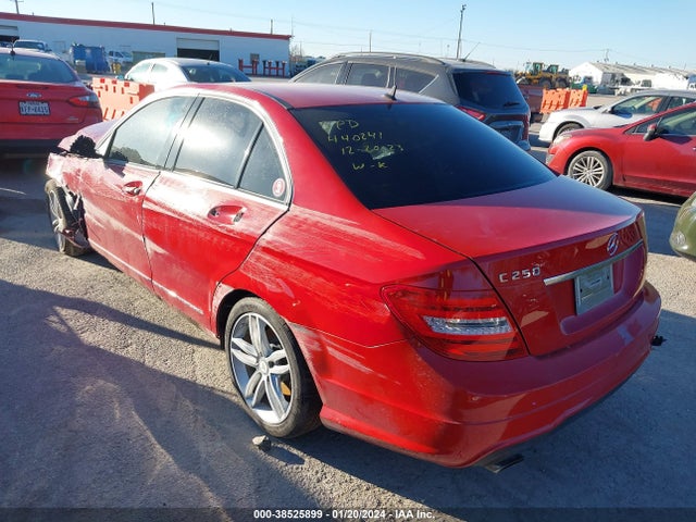 2013 MERCEDES-BENZ C 250 LUXURY/SPORT VIN: WDDGF4HB8DA868201