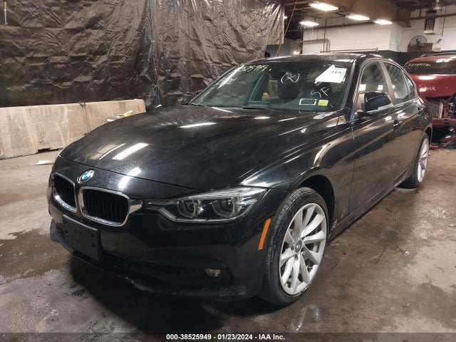 BMW 320i Xdrive 2018 WBA8A3C56JA488615 Image 2