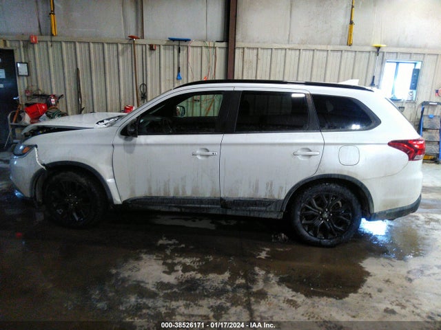 Mitsubishi Outlander Le 2018 JA4AZ3A34JZ021462 Image 14