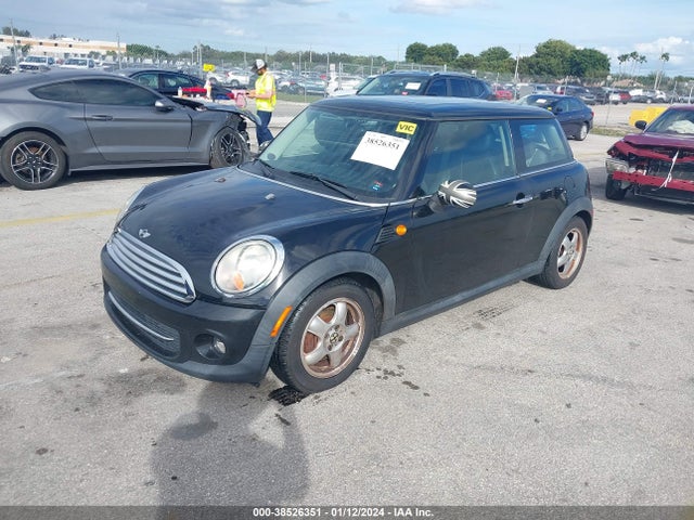 2011 MINI COOPER WMWSU3C58BTX95996 Photo 1