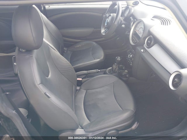 2011 MINI COOPER WMWSU3C58BTX95996 Photo 4