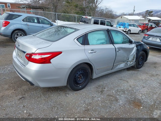 Nissan Altima 2.5 S 2017 1N4AL3APXHN354881 Image 4
