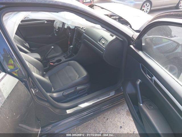 1VWDT7A31HC036913 Volkswagen Passat 1.8t R-line
