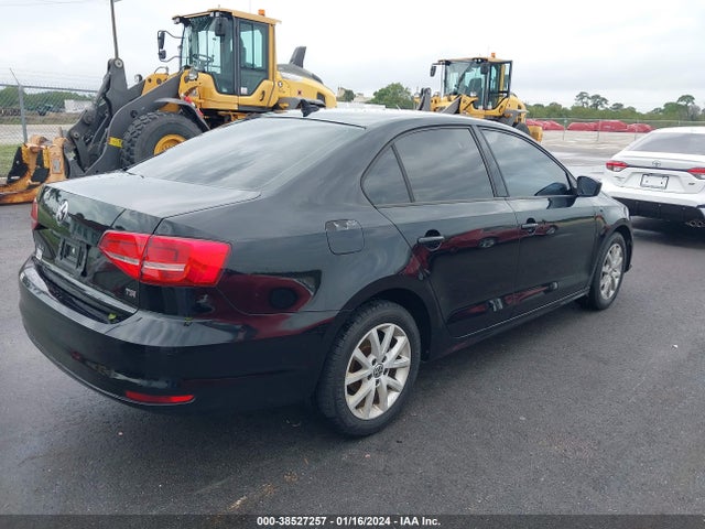 3VWD17AJ7FM241135 Volkswagen Jetta 1.8t Se