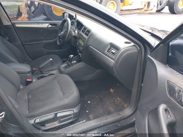 3VWD17AJ7FM241135 Volkswagen Jetta 1.8t Se