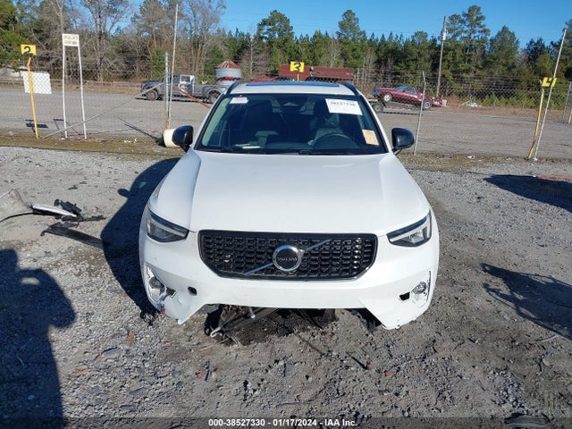 YV4L12UW6P2977997 Volvo Xc40 B5 Plus Dark Theme