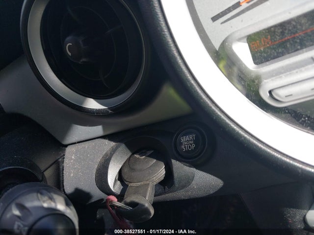 2010 MINI COOPER WMWMF3C52ATZ25563 Photo 10