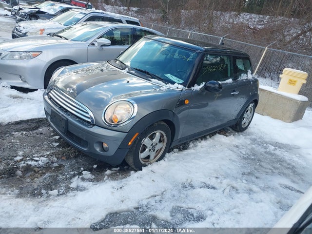 2010 MINI COOPER WMWMF3C52ATZ25563 Photo 1
