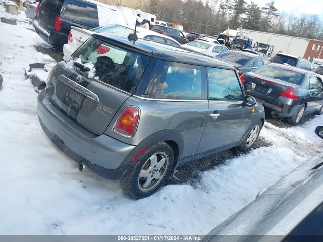 2010 MINI COOPER WMWMF3C52ATZ25563 Photo 3