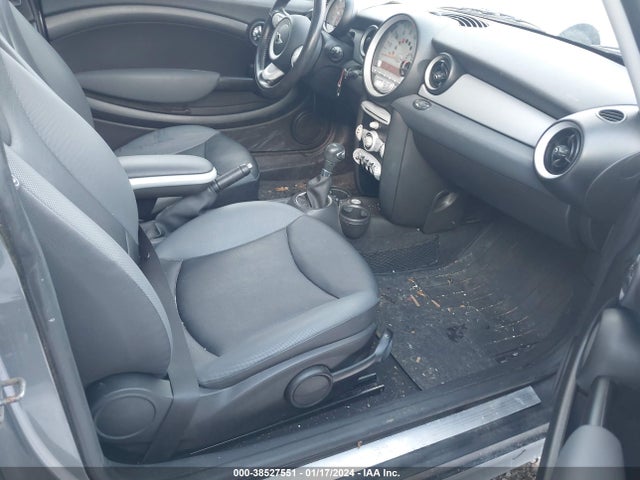 2010 MINI COOPER WMWMF3C52ATZ25563 Photo 4