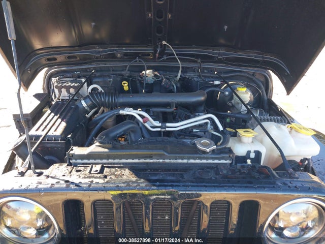2004 JEEP WRANGLER SAHARA VIN: 1J4FA59S44P762991