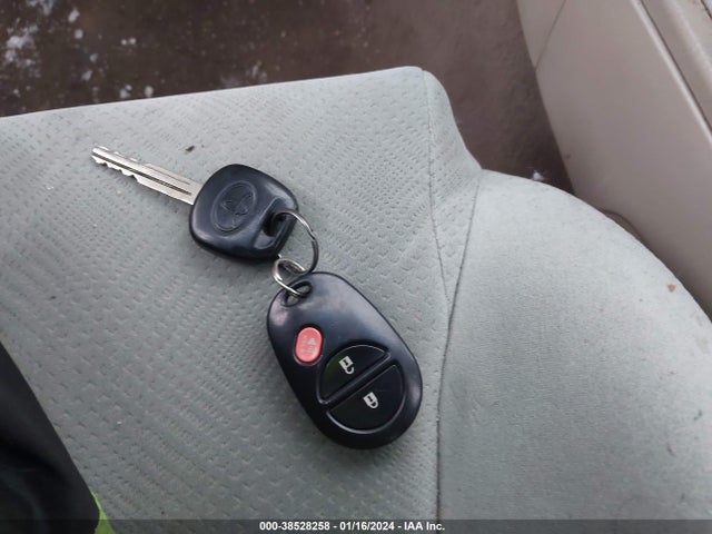 38528258 :رقم المزاد ، 4T1CE38P35U954903 vin ، 2005 Toyota Camry Solara Se مزاد بيع