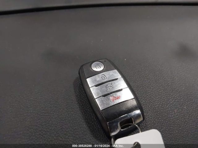 KNDCB3LC7H5098666 KIA NIRO LX