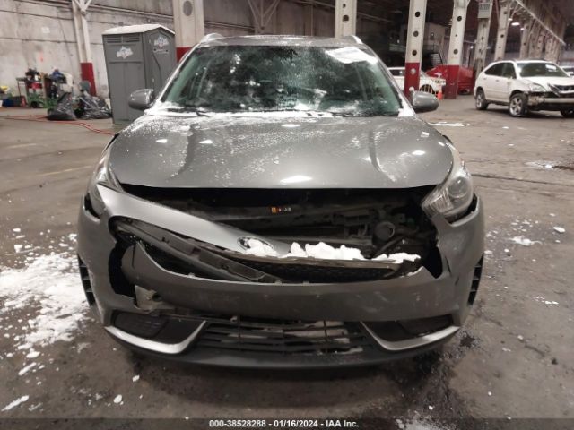 KNDCB3LC7H5098666 KIA NIRO LX