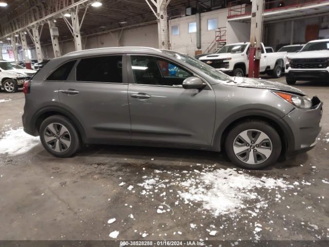 KNDCB3LC7H5098666 KIA NIRO LX