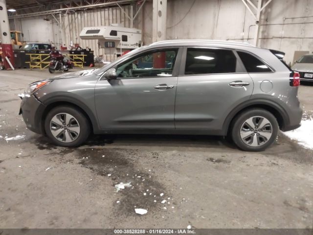 KNDCB3LC7H5098666 KIA NIRO LX