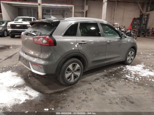 KNDCB3LC7H5098666 KIA NIRO LX