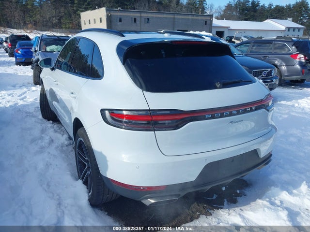 2021 PORSCHE MACAN WP1AA2A57MLB14930 Photo 2
