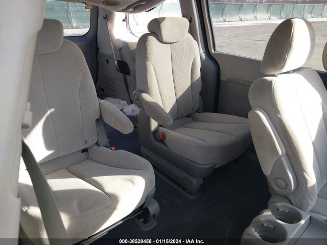 2008 KIA SEDONA LX VIN: KNDMB233986254666