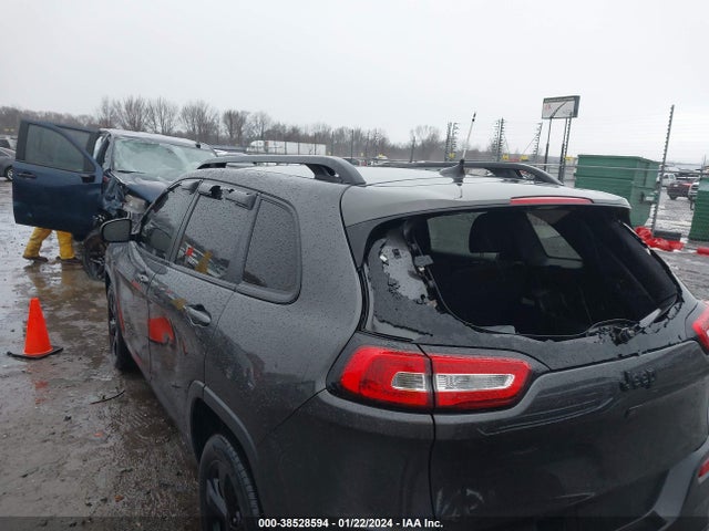 1C4PJLCS9GW137956 Jeep Cherokee Altitude