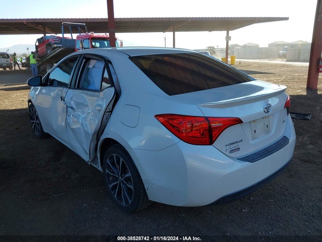Toyota COROLLA SE 2017 5YFBURHEXHP729268 Image 3