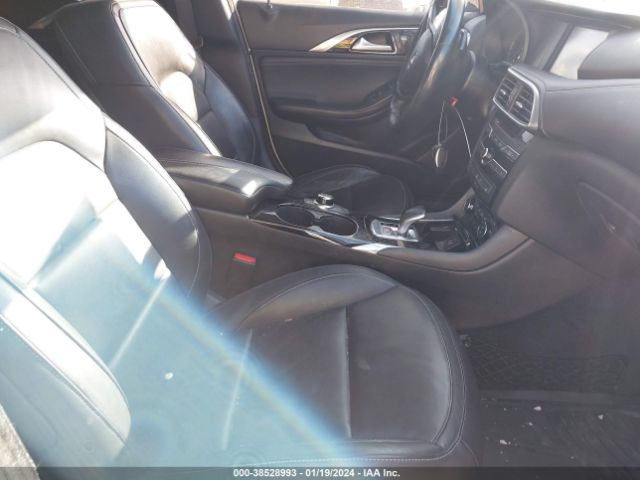 SJKCH5CR2HA035476 Infiniti Qx30 Luxury