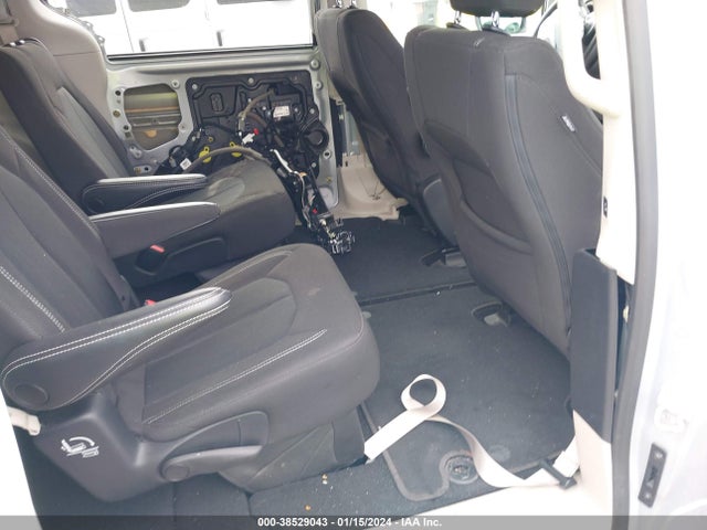 2C4RC1CG6NR213271 Chrysler Voyager Lx