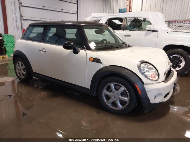 2007 MINI COOPER WMWMF33567TL68147 Photo 0