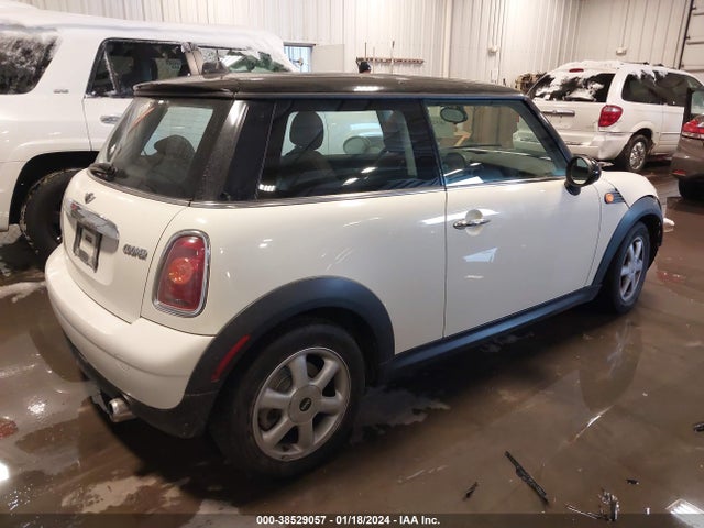 2007 MINI COOPER WMWMF33567TL68147 Photo 3