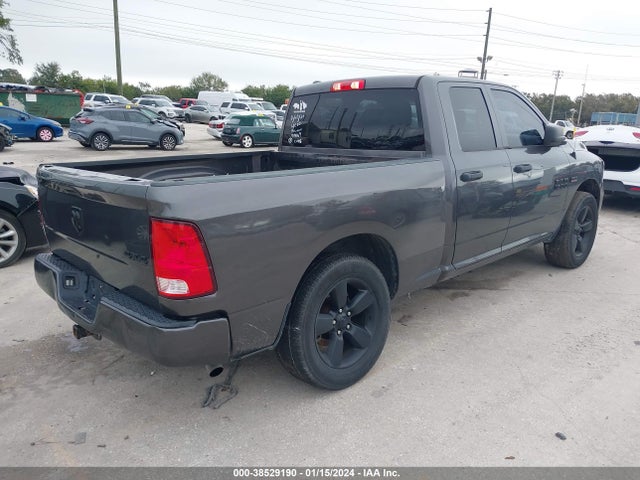 RAM 1500 Express Quad Cab 4x4 6'4 Box 2018 1C6RR7FT8JS301443 Image 4