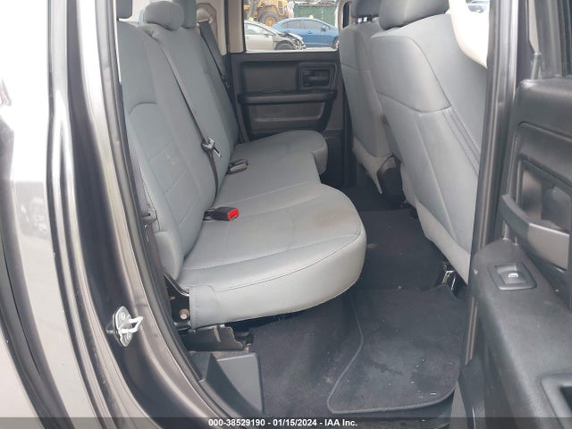 RAM 1500 Express Quad Cab 4x4 6'4 Box 2018 1C6RR7FT8JS301443 Image 8