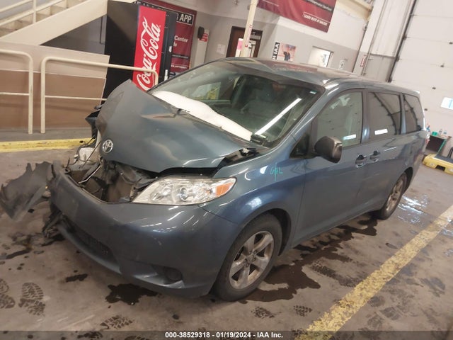 Toyota Sienna L 7 Passenger 2017 5TDZZ3DC4HS837751 Image 2