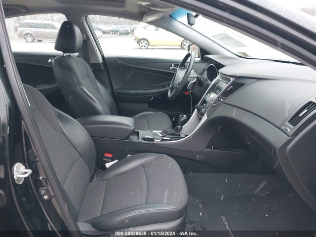 2011 HYUNDAI SONATA SE VIN: 5NPEC4AC0BH147132