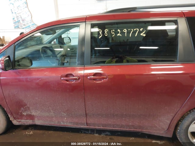 Toyota Sienna Le 8 Passenger 2017 5TDKZ3DCXHS804769 Image 14