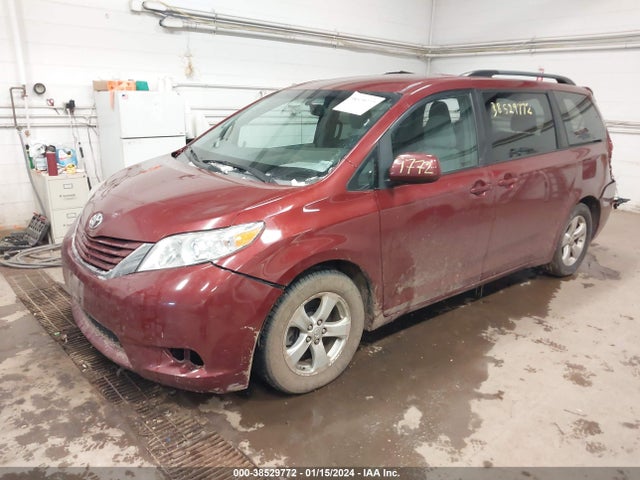 Toyota Sienna Le 8 Passenger 2017 5TDKZ3DCXHS804769 Image 2