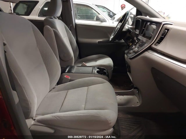 Toyota Sienna Le 8 Passenger 2017 5TDKZ3DCXHS804769 Image 5