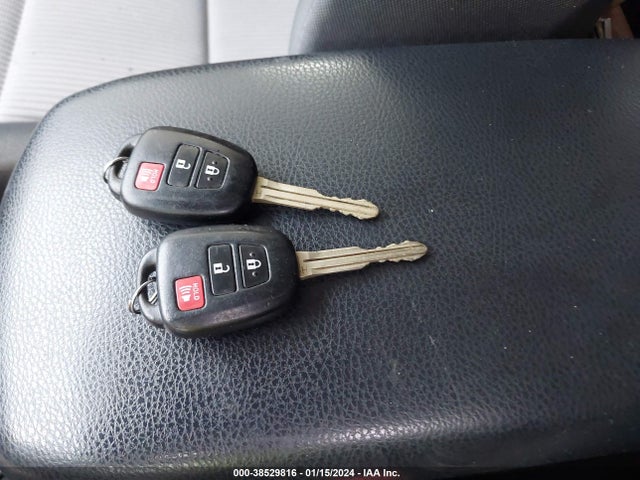 2013 TOYOTA RAV4 LE VIN: JTMZFREV6DD008732