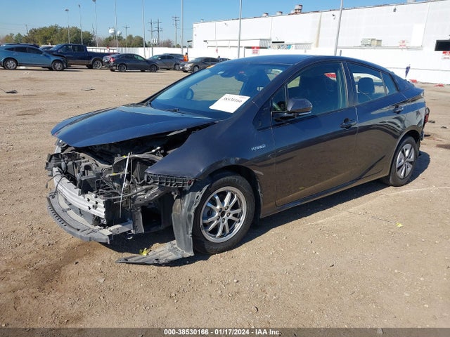 Toyota Prius Two 2018 JTDKBRFU3J3582547 Image 2