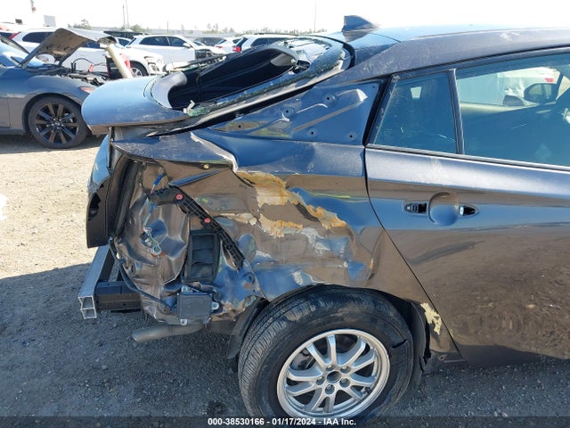 Toyota Prius Two 2018 JTDKBRFU3J3582547 Image 6