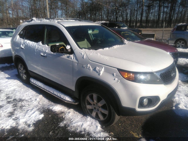 2013 KIA SORENTO LX VIN: 5XYKT3A68DG349380