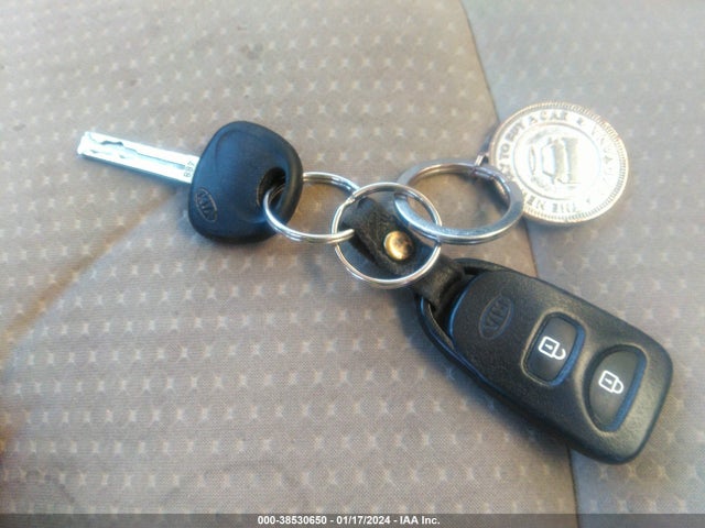 2013 KIA SORENTO LX VIN: 5XYKT3A68DG349380