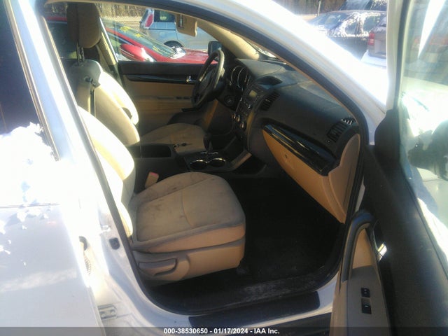 2013 KIA SORENTO LX VIN: 5XYKT3A68DG349380