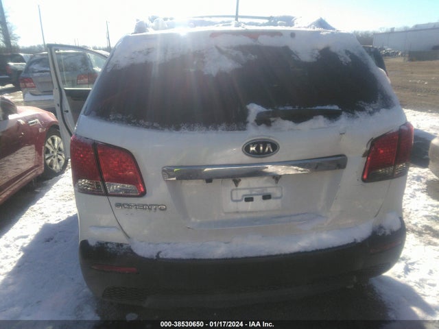 2013 KIA SORENTO LX VIN: 5XYKT3A68DG349380