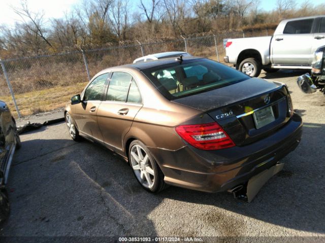 2013 MERCEDES-BENZ C 250 WDDGF4HB0DA778122 Photo 2